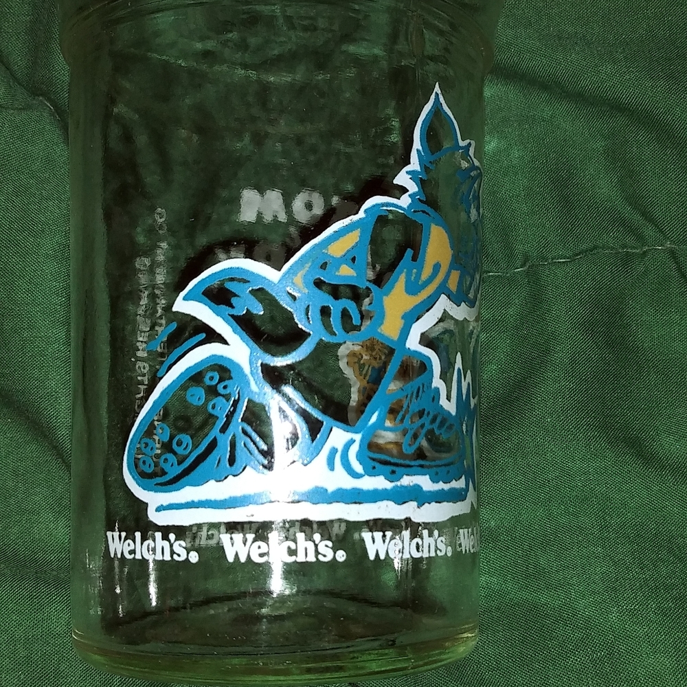 Welchs Vintage 1991 Turner Entertainment Co. Glass
